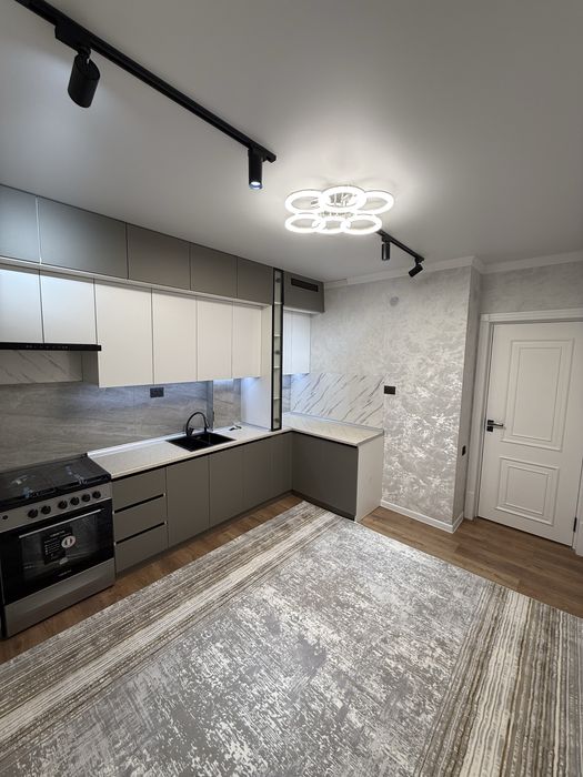 Урганч шахрида 1-этажда тоза домда тоза ремонт 3 хонали кв сотилади.