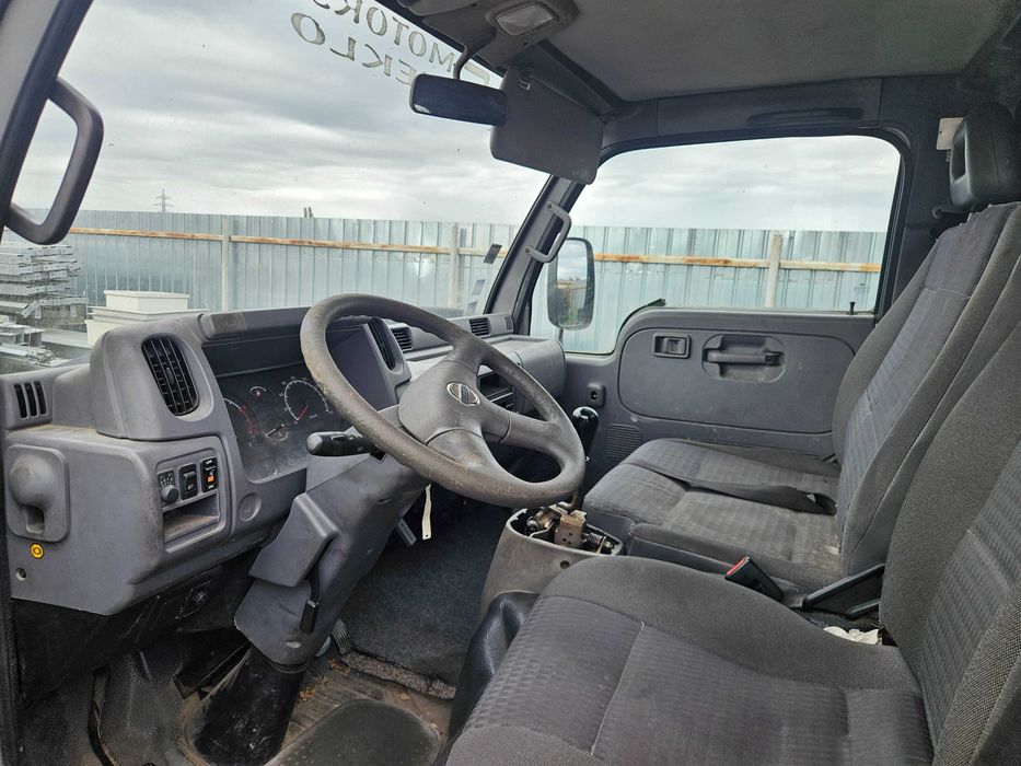 Vand camioneta nissan cabstar