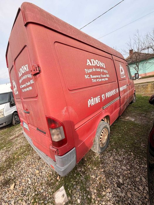 Vand masini pentru dezmembrai