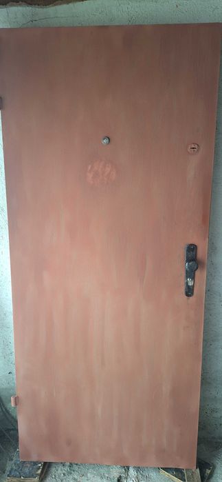 Блиндирана входна врата