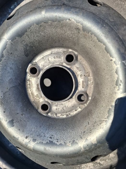 Vand roata rezerva R 14 peugeot are si anvelopa 175 70 14 buna m+s semperit