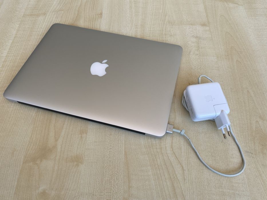 Apple  Macbook Air 13’, i5, 8 Gb RAM, 128 Gb SSD 2017
