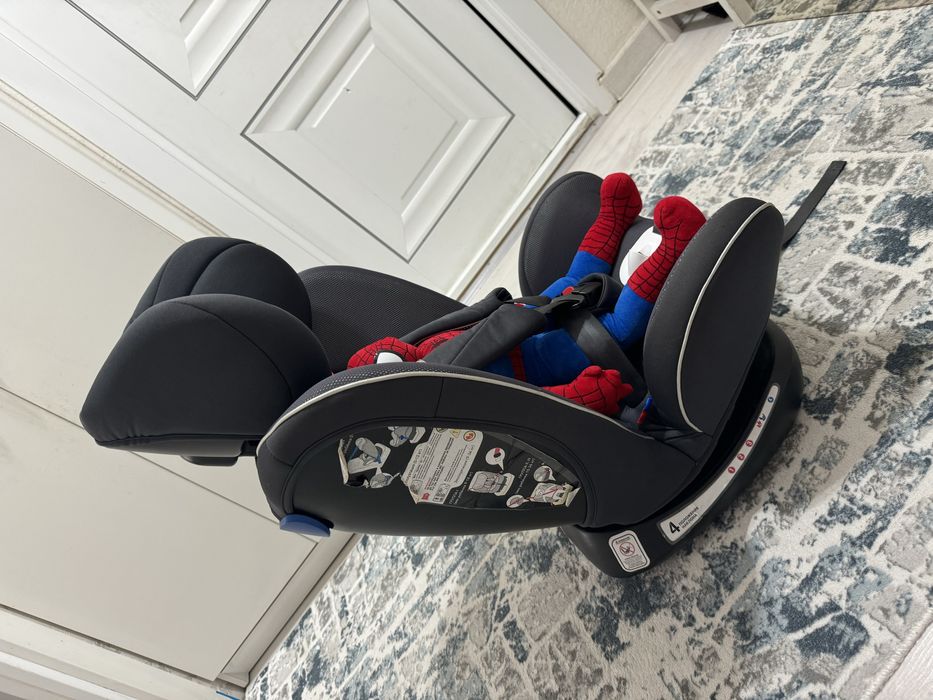 Продам автокресло Hb