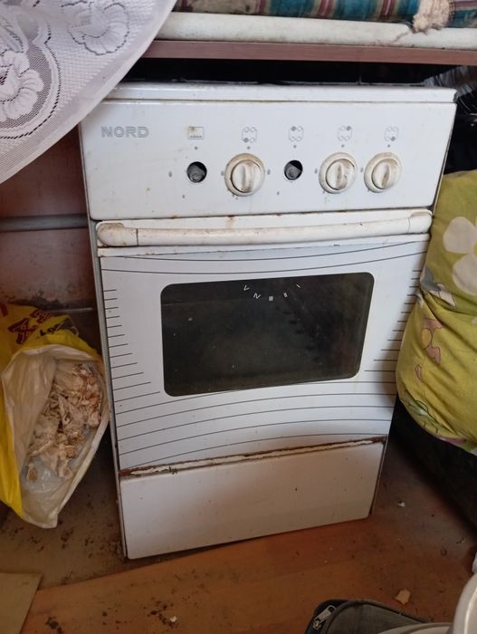 Газ плита в хорошем состояниии