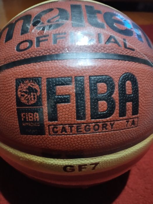 Продам мячи баскетбольный и  волейбольный