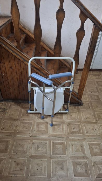 Санитарный стул туалет