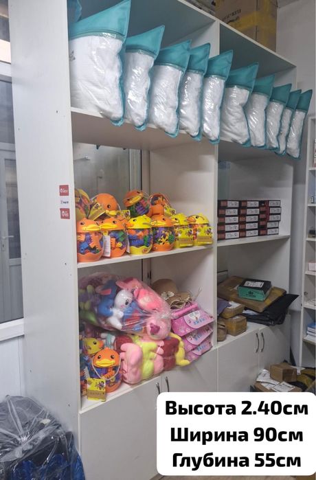 Полки и шкафы для бутика