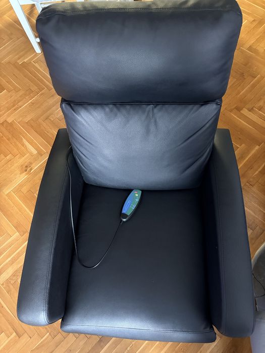 Черен Масажен стол