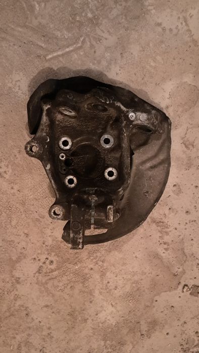 Шенкел за Е39 свален от 530d + носачи