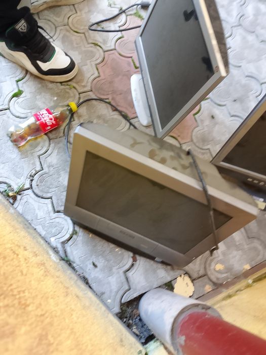 Vând monitoare vechi