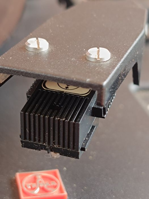 Pikup vechi fabricat de Akai și tesla