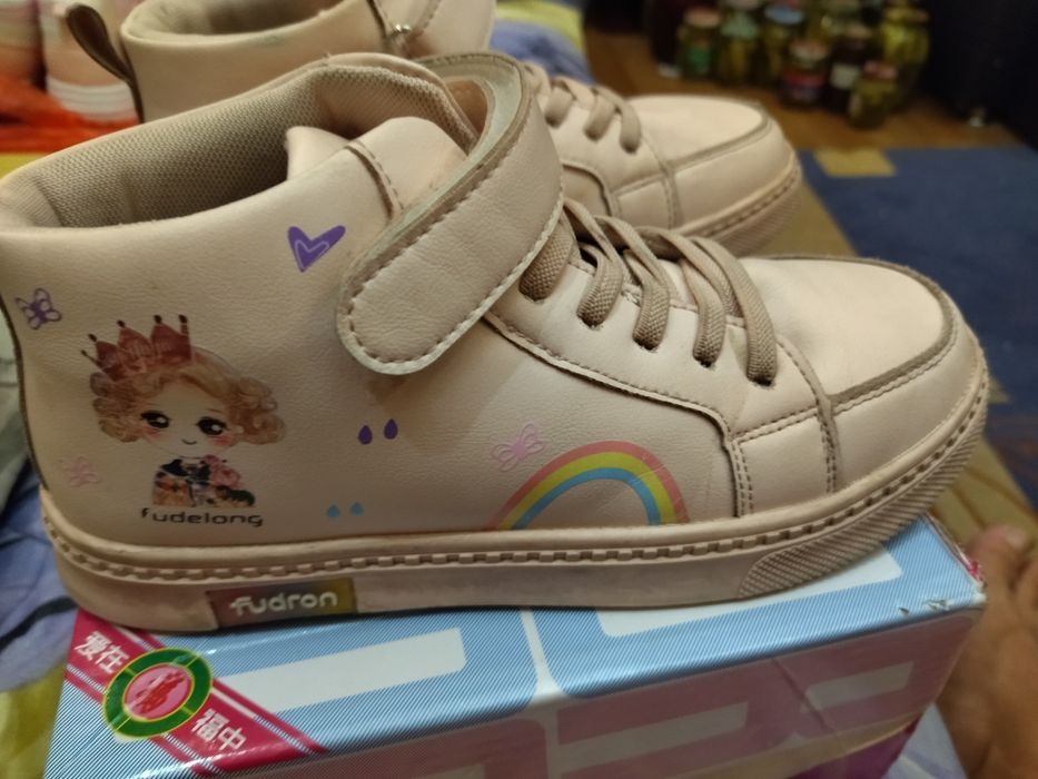 Детская обувь  любые за 2000 .