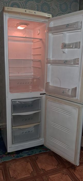 Продам холодильник  samsung