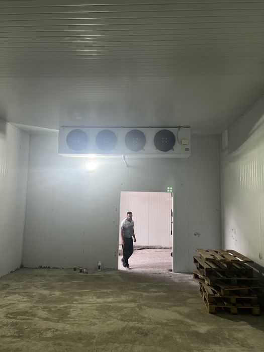 Морозильная и Холодильная камера для хранения мяса, овощей и фруктов