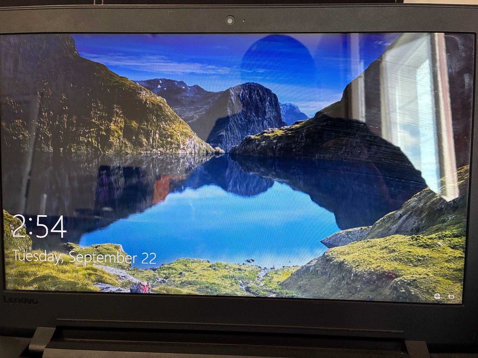 Продавам лаптоп LENOVO