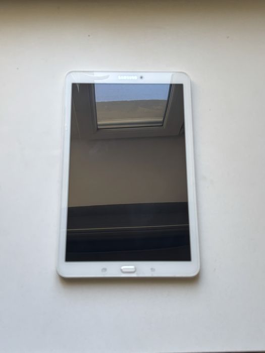 Продам Планшет Самсунт Tab E