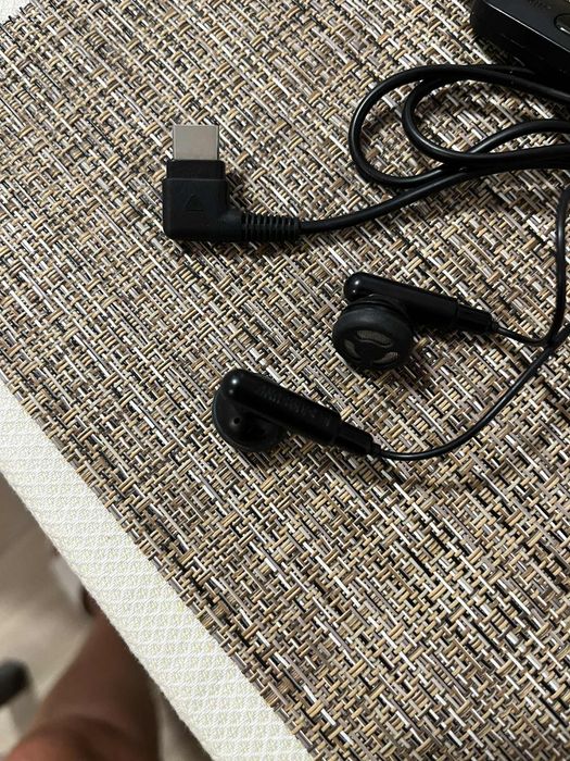 Слушалки Samsung с кабел