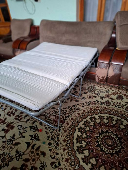 диван раскладушка и два кресла в хорошем состоянии