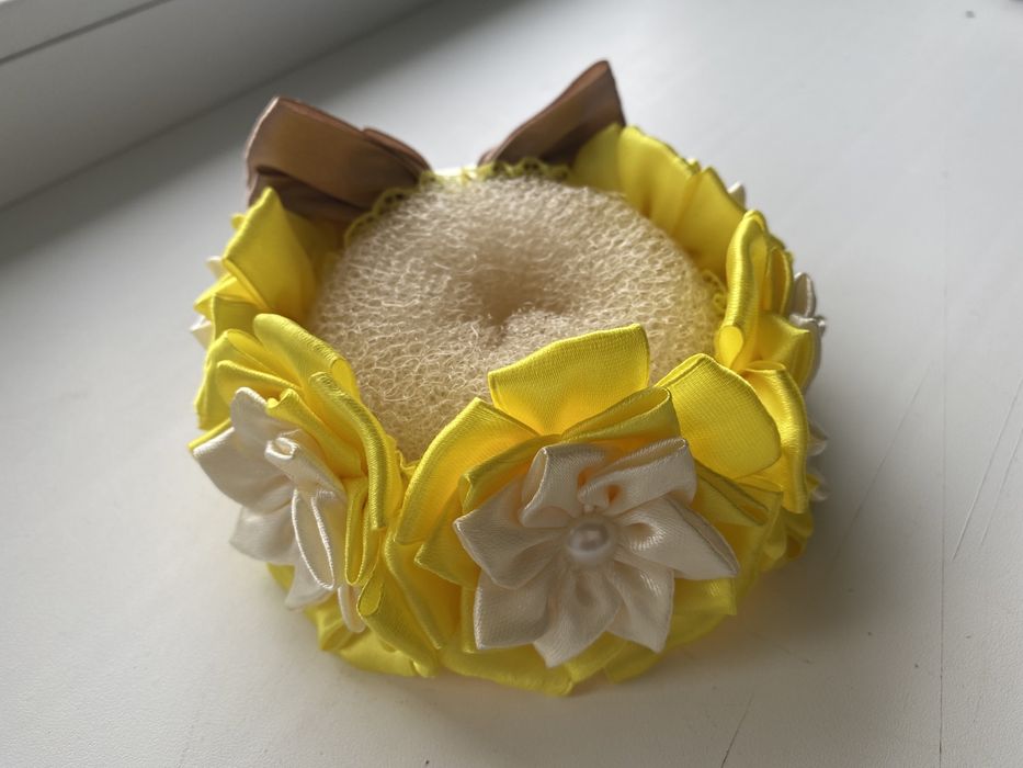 Резинки для волос, на шишку.