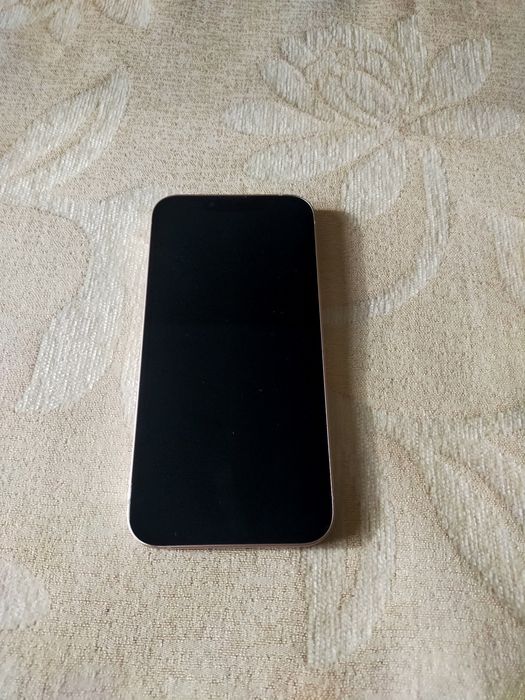 iPhone 13 розовый