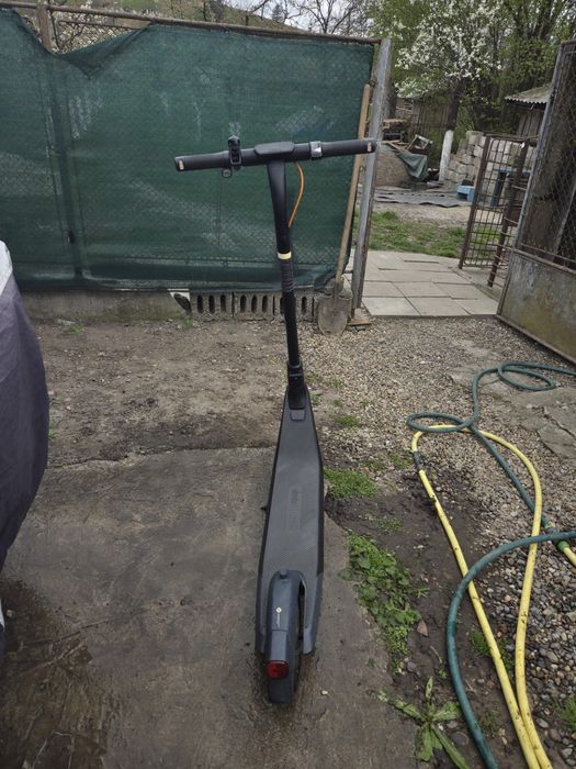 Vând trotinetă electrică Segway Ninebot KickScooter E2 Pro