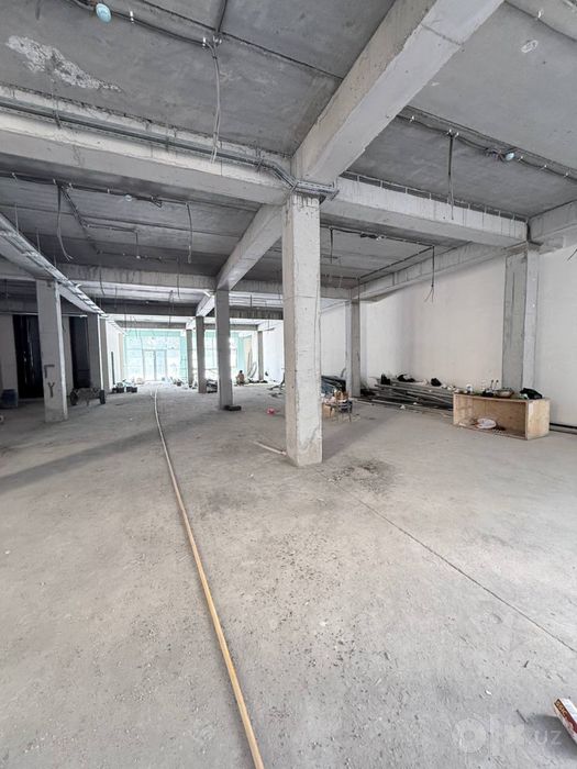 Сдается отдельно стоящие здание 2700м2 в Яккасарайском  районе. SH83