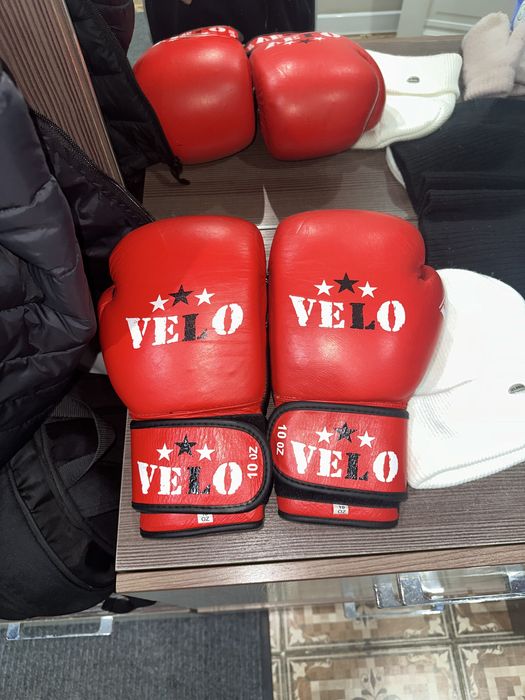 Боксерская шлем и перчатка VELO