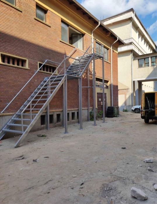 Scari zincate de exterior