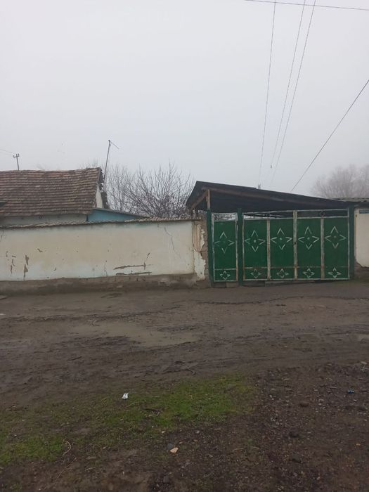 Уй сотилади .3 хона 11 сотих .кушимча  2 сотих ери бор