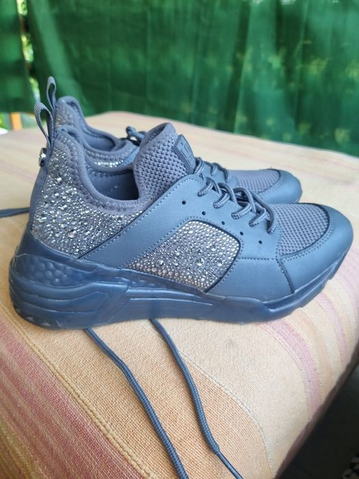 Adidasi Steve Madden