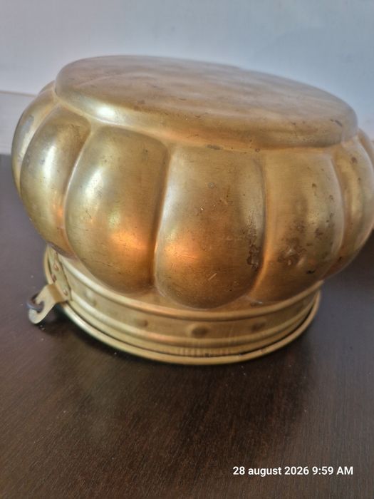 Oală veche de alamă