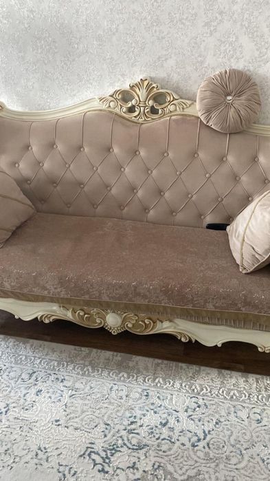 продается диван буквално новый