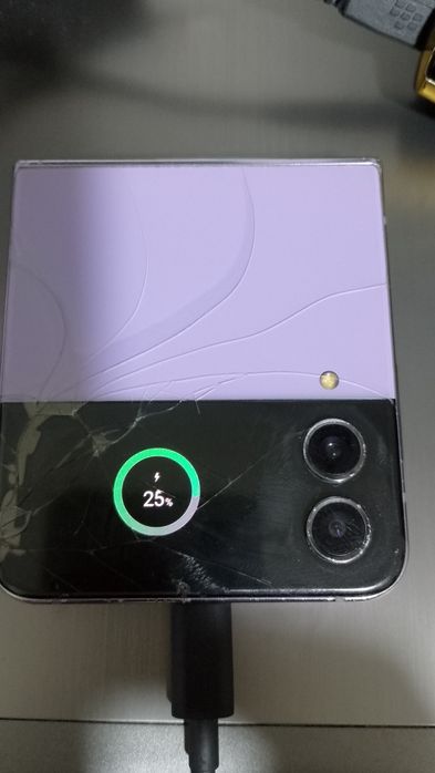 Samsung Galaxy z4 flip defect