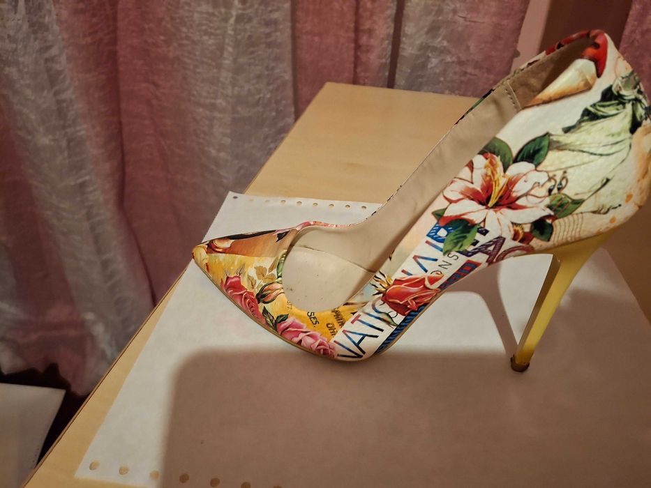 Елегантни дамски обувки