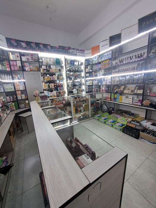 PERFUMERIYA TOVARLARI SOTILADI 
Parfyumeriya tovarlari prilavka b