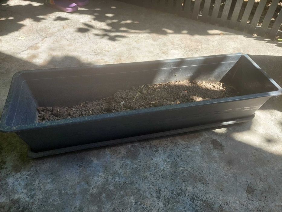 Vand jardiniere pentru flori cu suporti metalici