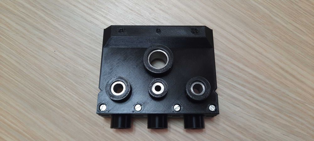 Шаблон за пробиване минификс с метални втулки