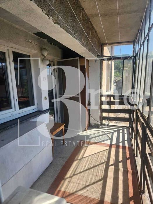 3mo“ продава два етажа от къща в живописното село Владая