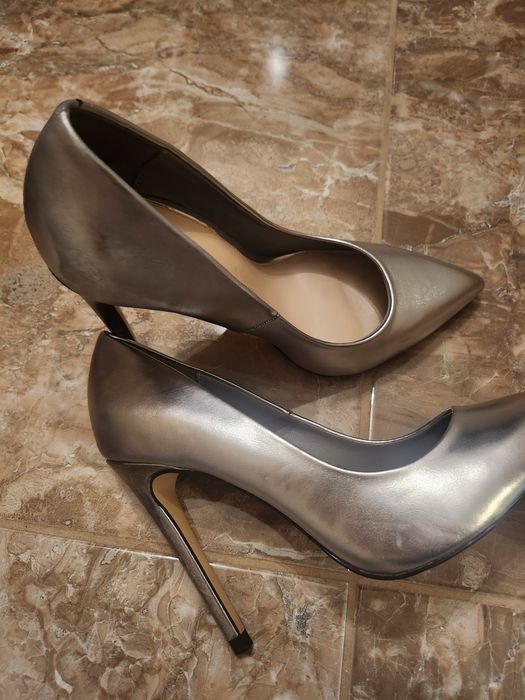 Сребристи обувки Zara