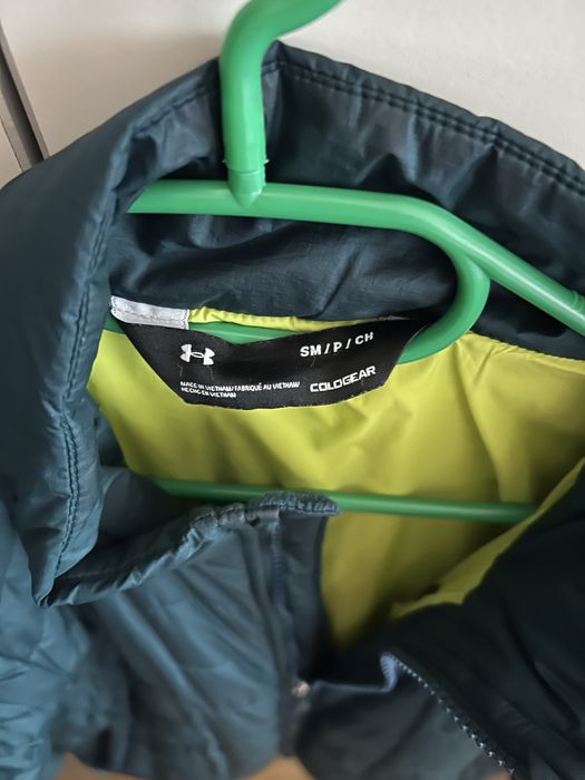 Vand geaca under armour