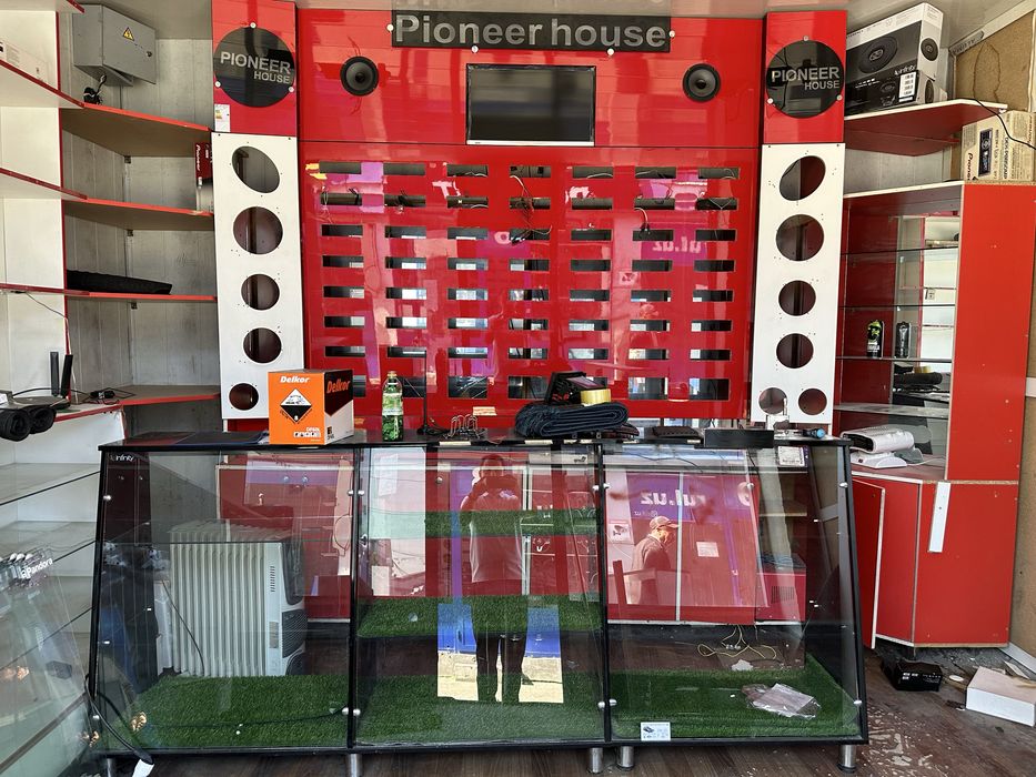 Do‘kon uchun ishlatilgan mebel sotiladi!