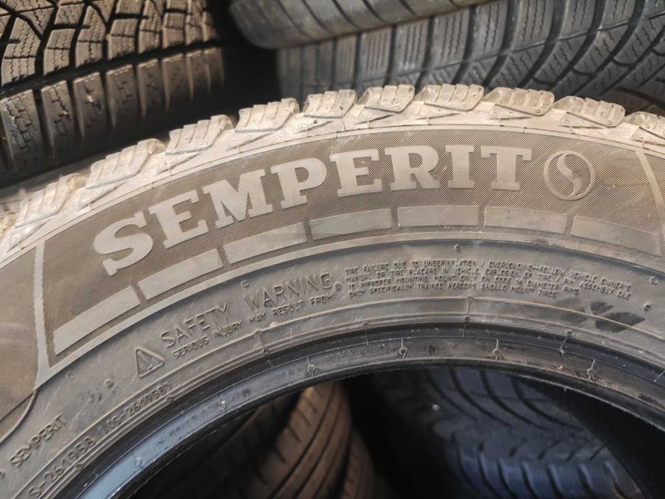 2бр.зимни гуми 215/65/16C Semperit