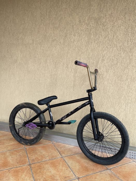 Vând Bicicleta Bmx Custom