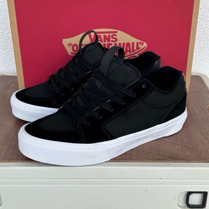 Три модели женских кроссовкок, остатки