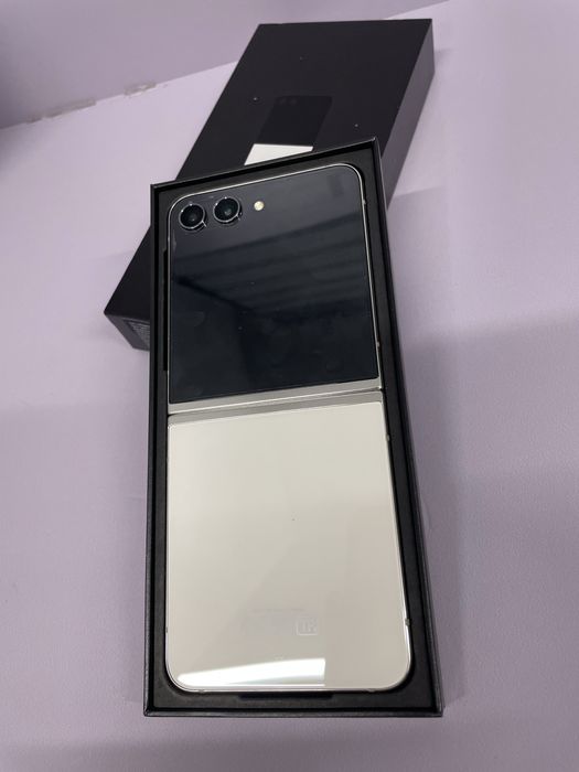 Galaxy Z flip5/CР056506