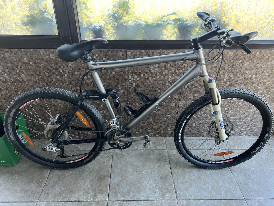 Bicicletă Canyon Nerve Full-Suspension | Pentru Piese / Sau Folosire  (Componente Premium FOX, DT Swiss, SRAM)