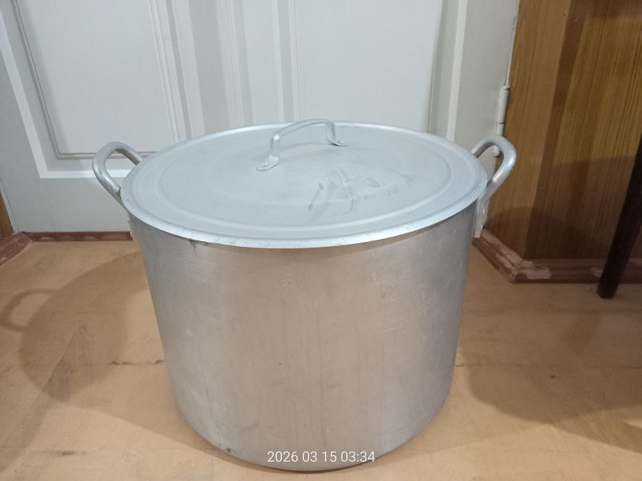 Алюминиевая кастрюля.