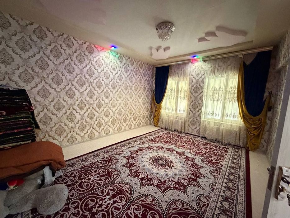 Улугбекда Диера Ресторан Якинида 4 сотук ховли тезда сотилади!!!