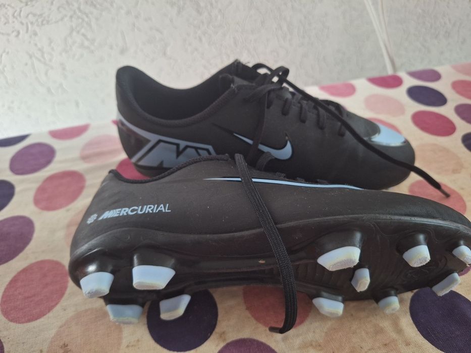 Ghete de fotbal Nike Mercurial marimea 35.5