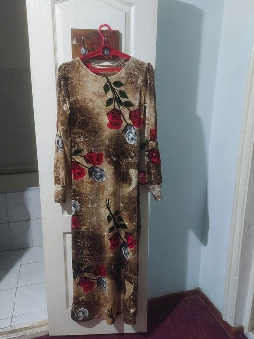 Troyka kastyum yubka va vechirni ko'ylak toshlari svarovski